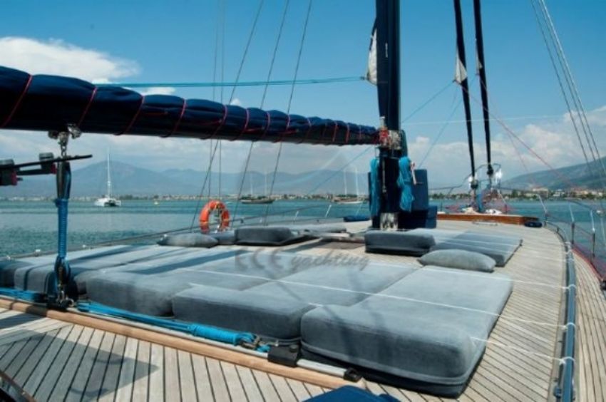 Ece Vicomtesse Yacht, Aft Deck Comfortable Seating.