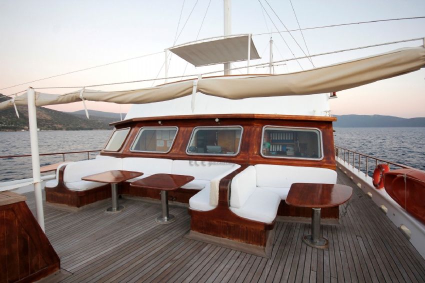 Elara 1 Gulet, Relax With Friends.