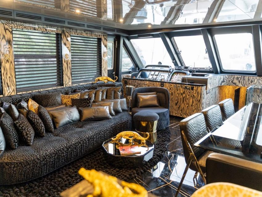 Ece Cavalli Salon