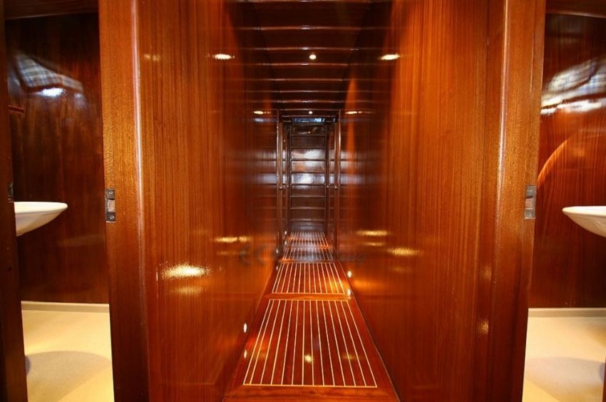 Erden salon.  Erden Yacht, Passageway.