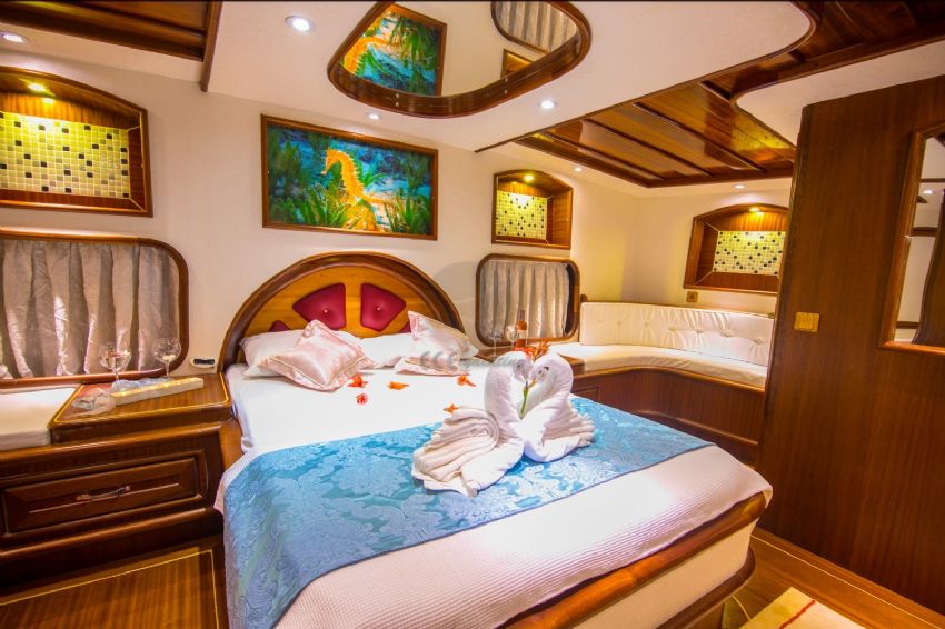 Esinti gulet aft master