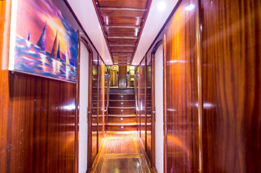 Esinti gulet corridor