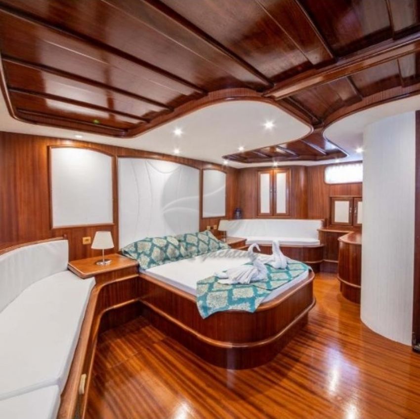 Esinti gulet front master