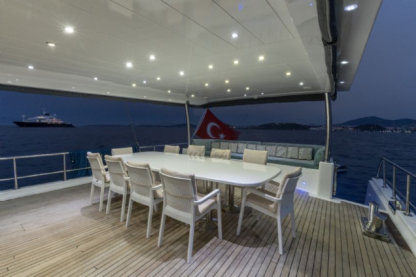 Esma Sultan Arka Güverte Oturma Alanı