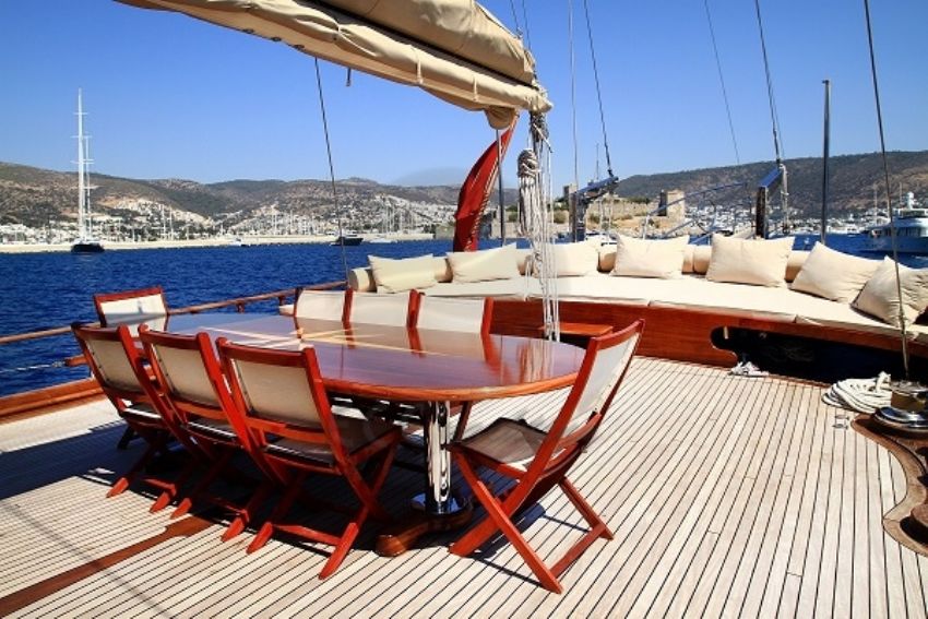 Estrella De Mar Yatı Arka Masa