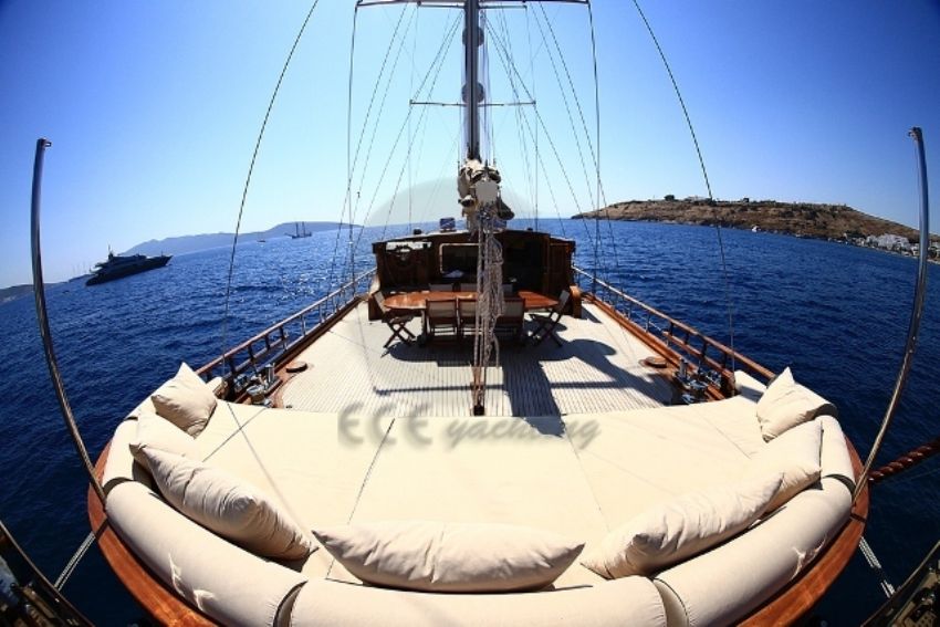 Estrella De Mar Teknesi Arka Oturma Alanı