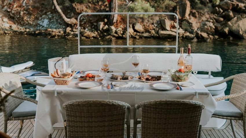 Ece Ekim Arka Yemek Alanı