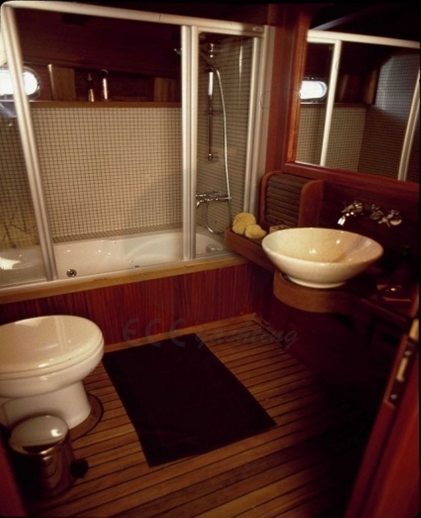 Eylül Deniz 2 Teknesi wc 2. Eylul Deniz 2 Gulet, Bathroom.