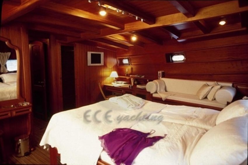 Eylül Deniz 2 Teknesi master kabin. Eylul Deniz 2 Gulet, Master Cabin 1.