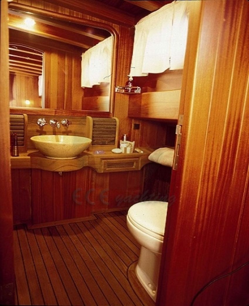 Eylül Deniz 2 Teknesi wc. Eylul Deniz 2 Gulet, En Suite.