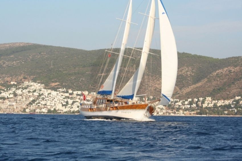 Feraye Teknesi yelken