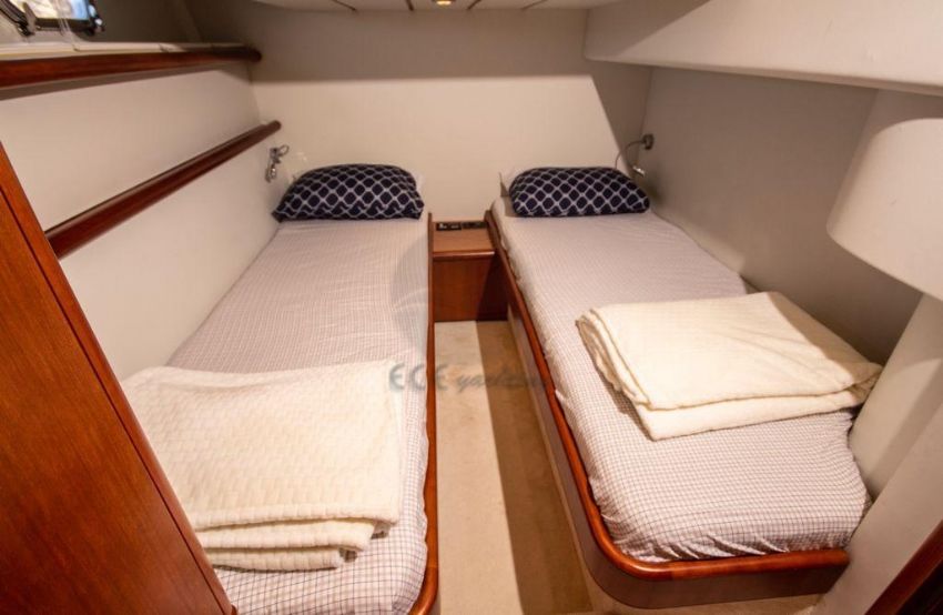Ferretti Twin Kabin