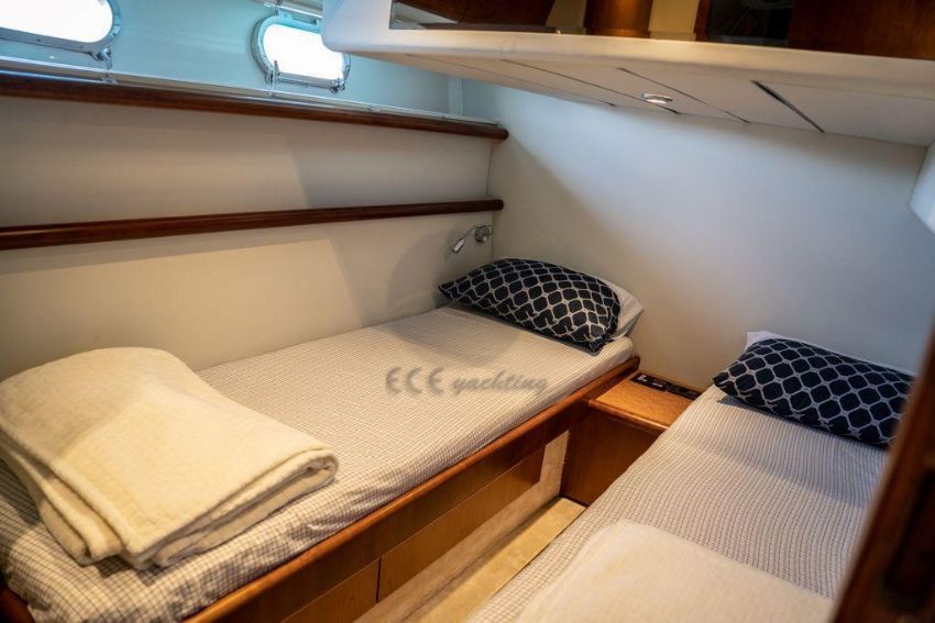 Ferretti Twin Kabin
