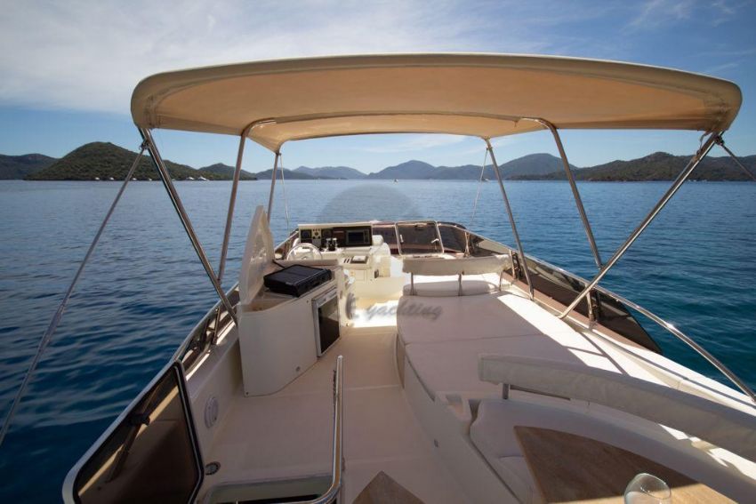 Ferretti FlyBridge