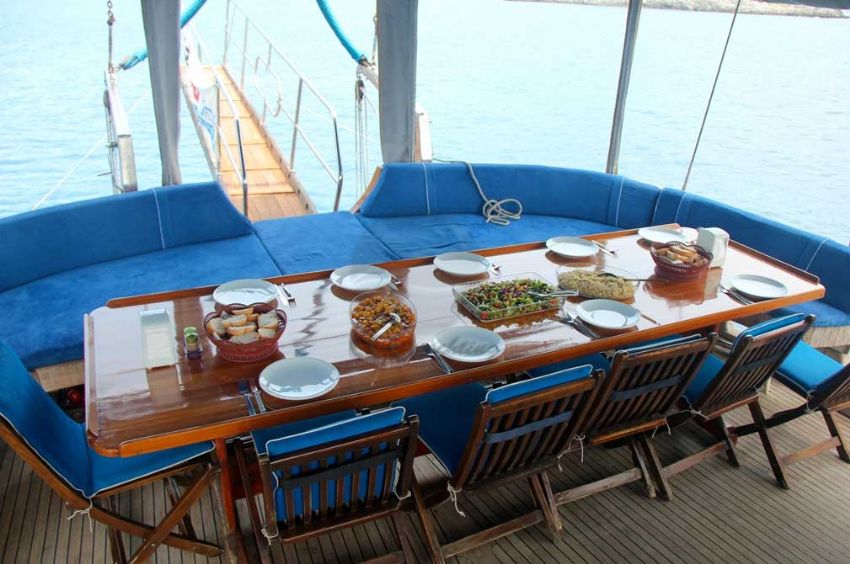 Flora Yacht, Front Deck Seating.