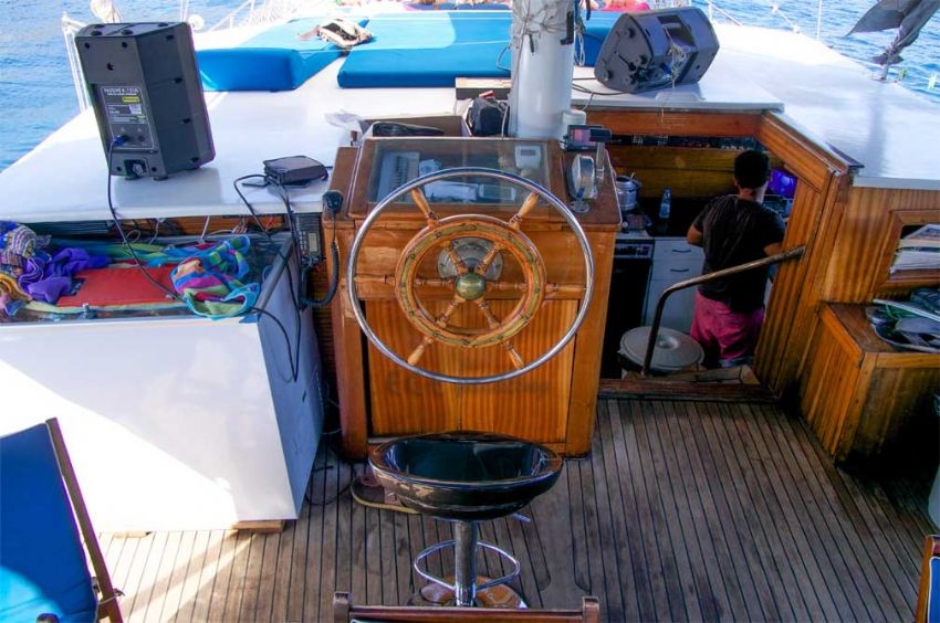 Flora Yacht, Summer Days.