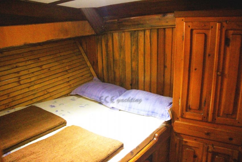 Flora Yacht, Ample Room For All.