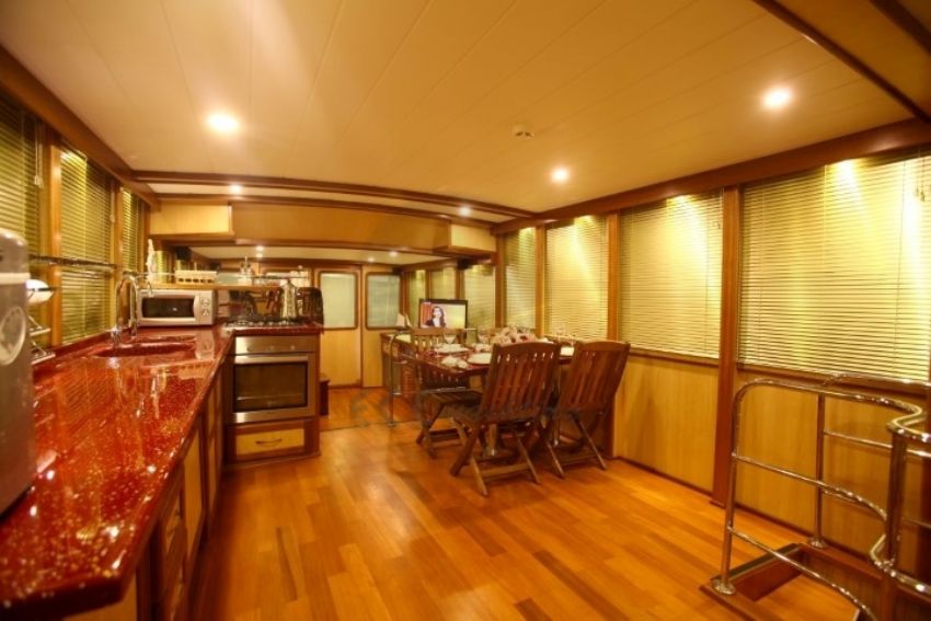 Ece Junior yan yürüyüş yolu