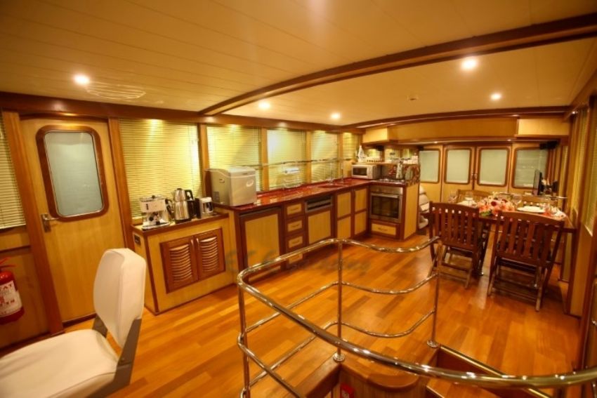 Ece Junior ön güverte