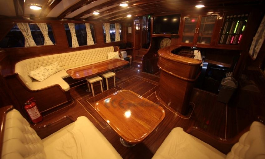 Furkan Gulet, İnterior.