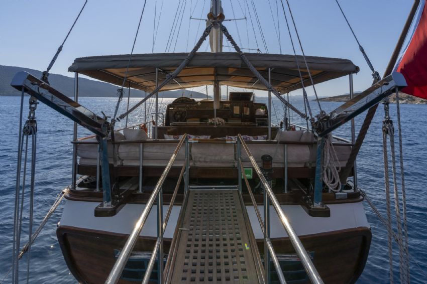 Furkan Gulet, İnterior.