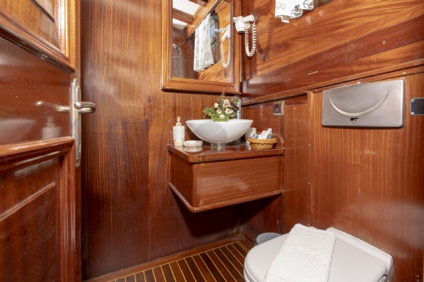 Furkan Gulet, En Suite.