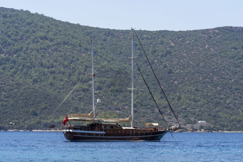 Furkan Gulet, Crashing Through The Waves.