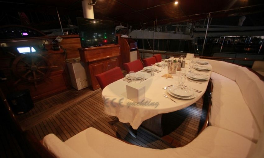 Furkan Gulet, Dining İn Style.