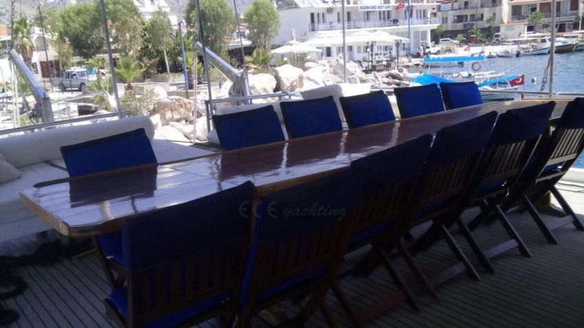 gamze teknesi yemek masası. Gamze Yacht, Dining For 12 Guests.