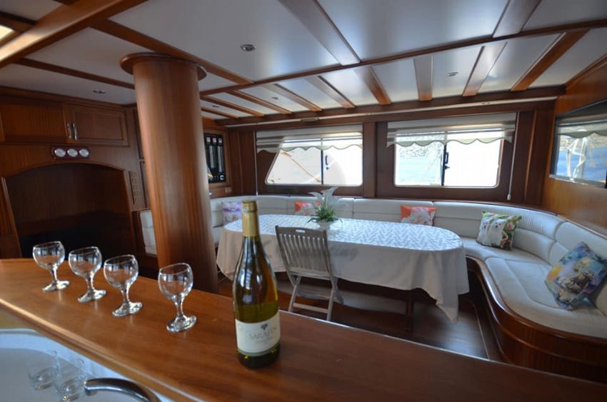 gazi kaptan yatı iç salon