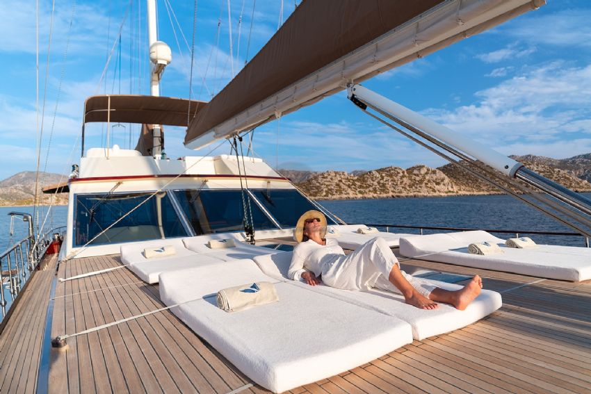 Getaway yatı güneşlenme alanı