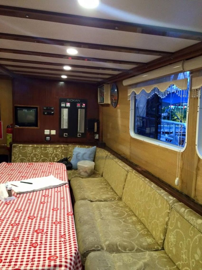 g okan iç salon oturma alanı. G. Okan Yacht, Lounge Seating.