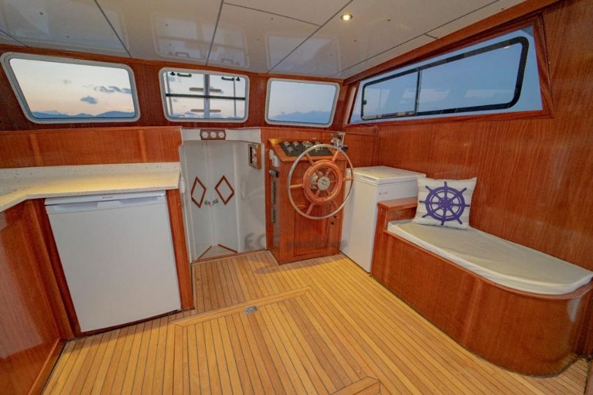 Golden Light Double Kabin