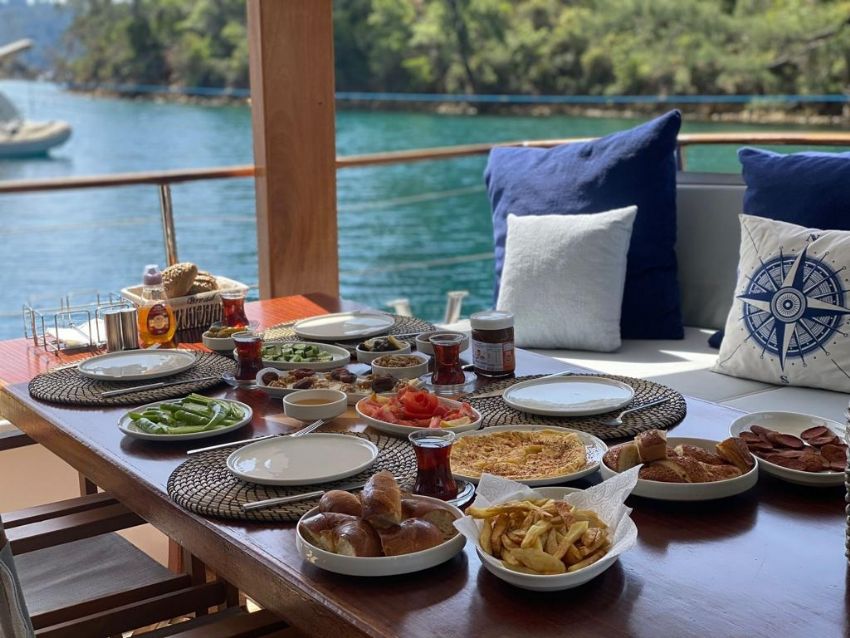 Golden Light Arka Güverte