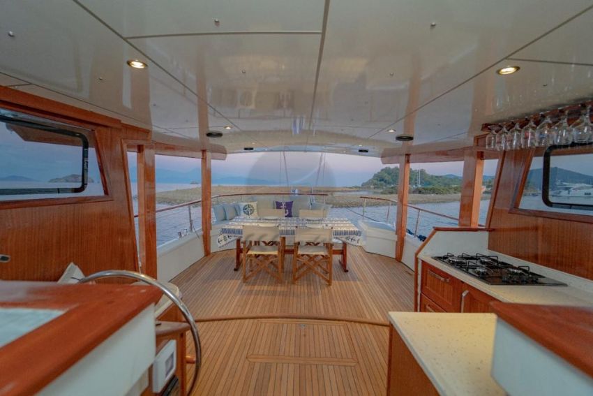 Golden Light Double Kabin