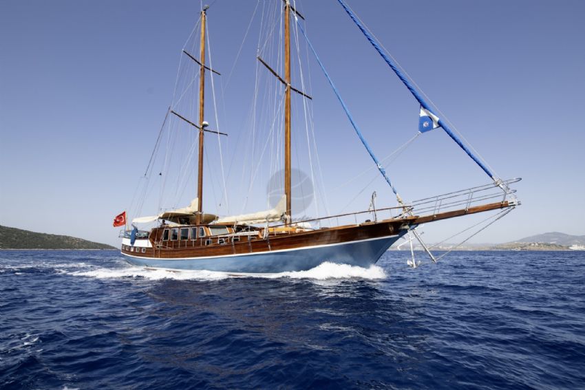 Grand Lale Yacht, Reflections in The Water.