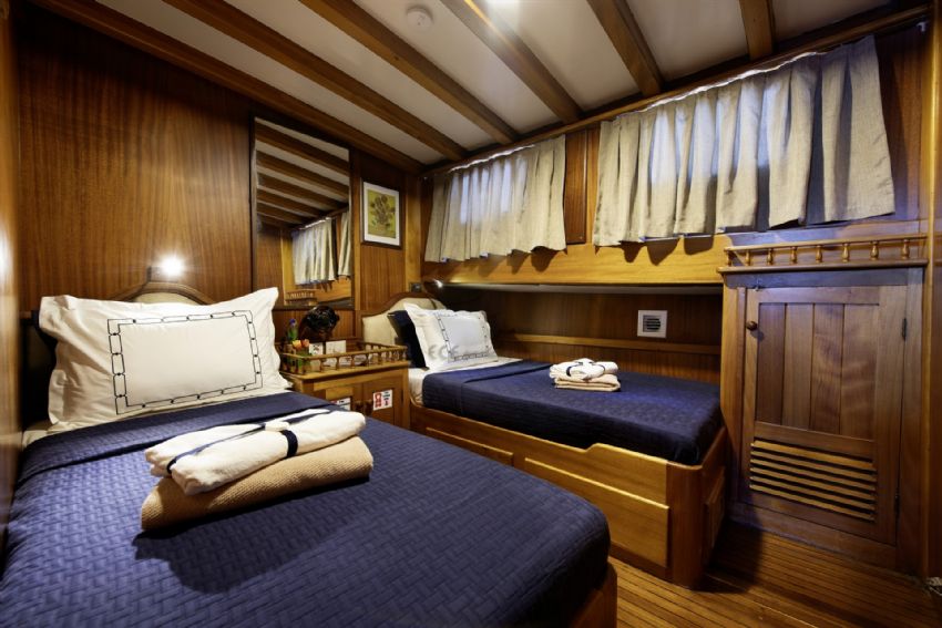 Grand Lale Yacht,Bathroom.