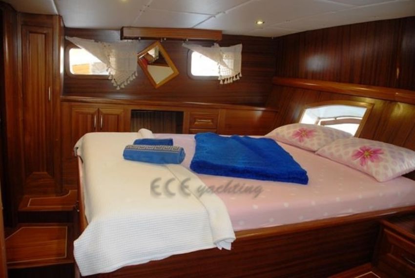 Grand Hadise Yacht, Master Cabin Side View.