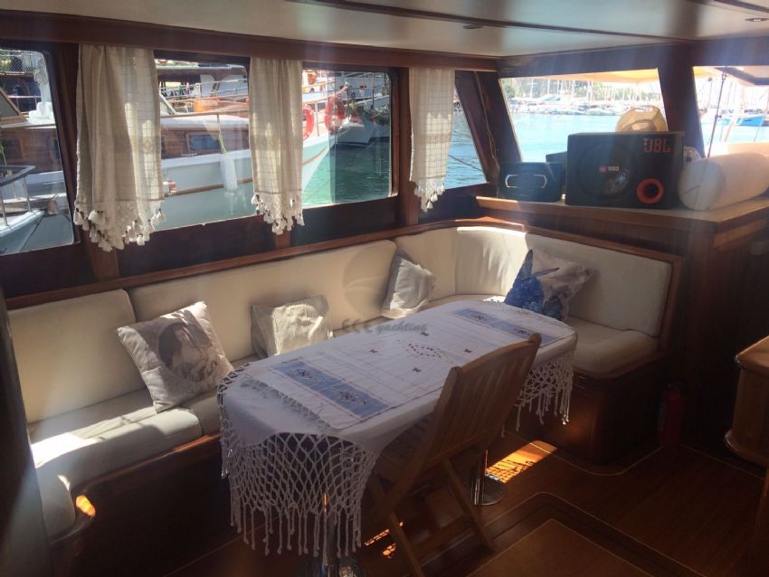 Grand Hadise Yacht, Interior.