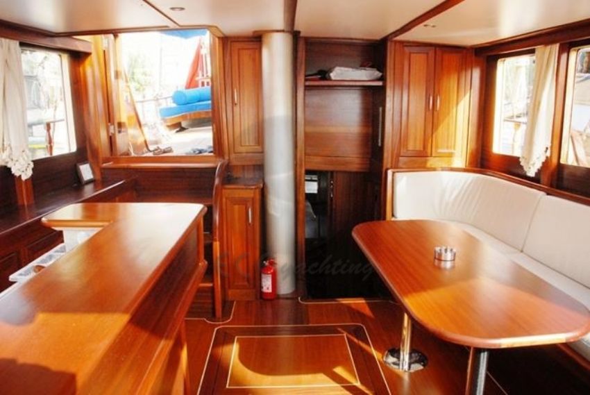 Grand Hadise Yacht, Lounge View To Deck.