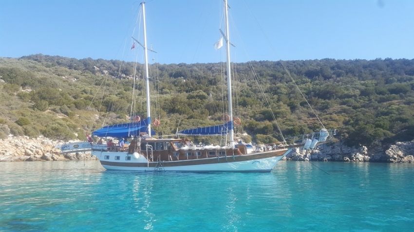 Grand Hadise Yacht, Starboard Side.