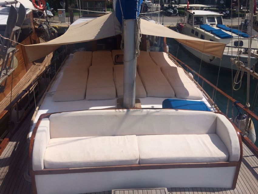 Grand Hadise Yacht,  Relax In The Shade.