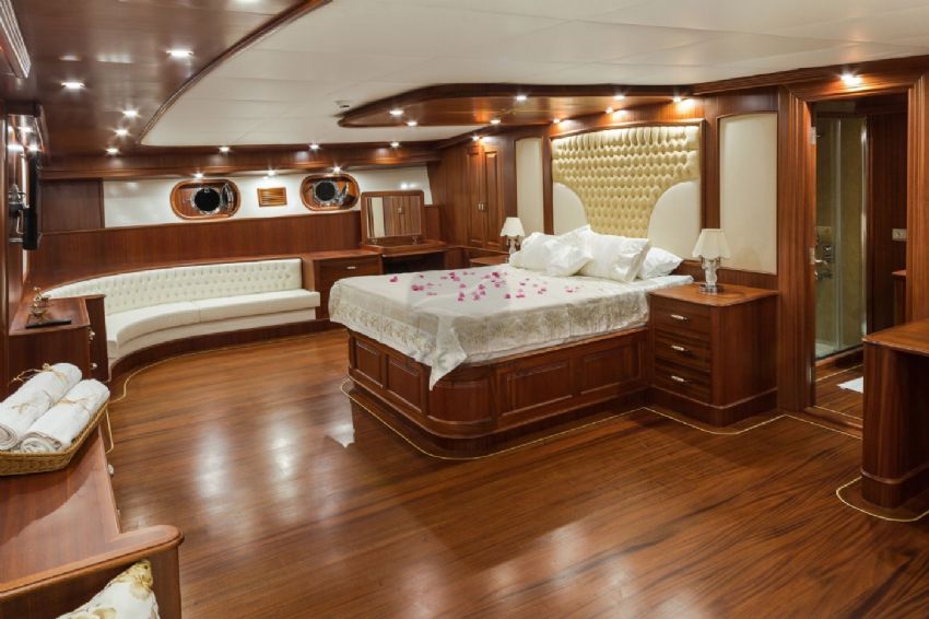 Halcon Del Mar Yacht, Master Cabin.
