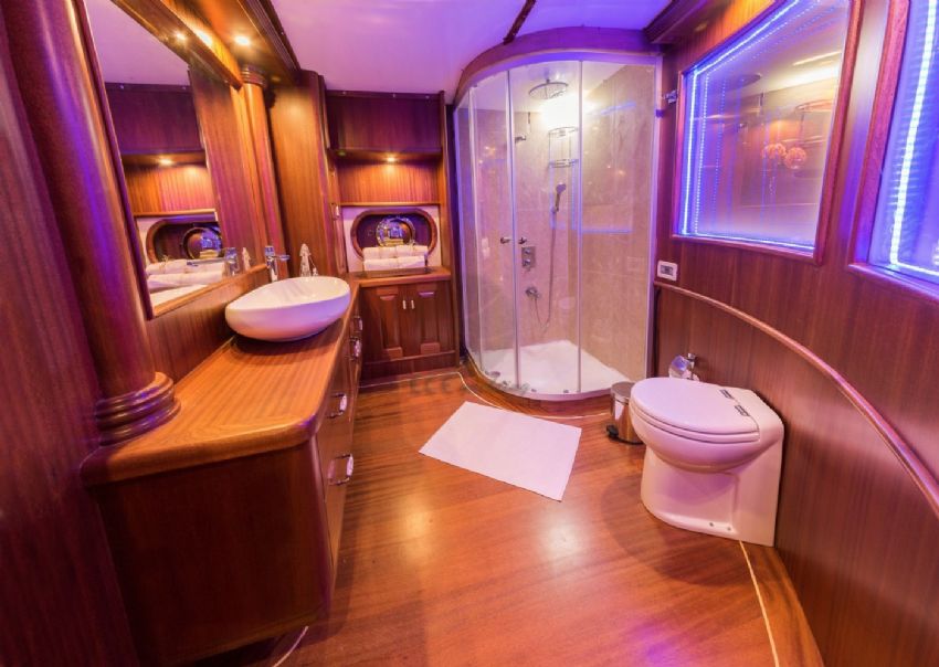 Halcon Del Mar Yacht, Master En Suite.
