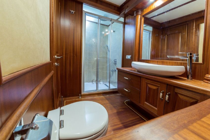 Halcon Del Mar Yacht, Modern Fixtures And Fittings.