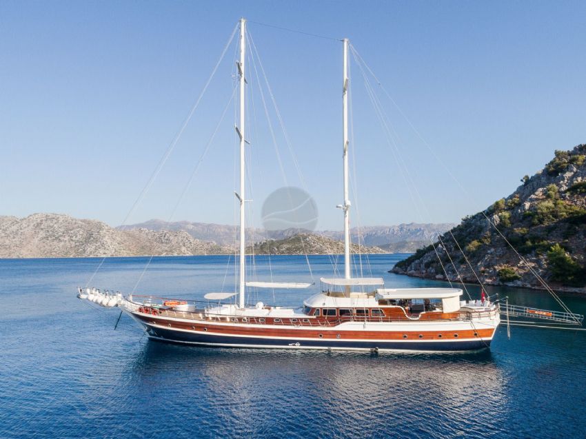 Halcon Del Mar Yacht, 42 Meters Of Graceful Style.