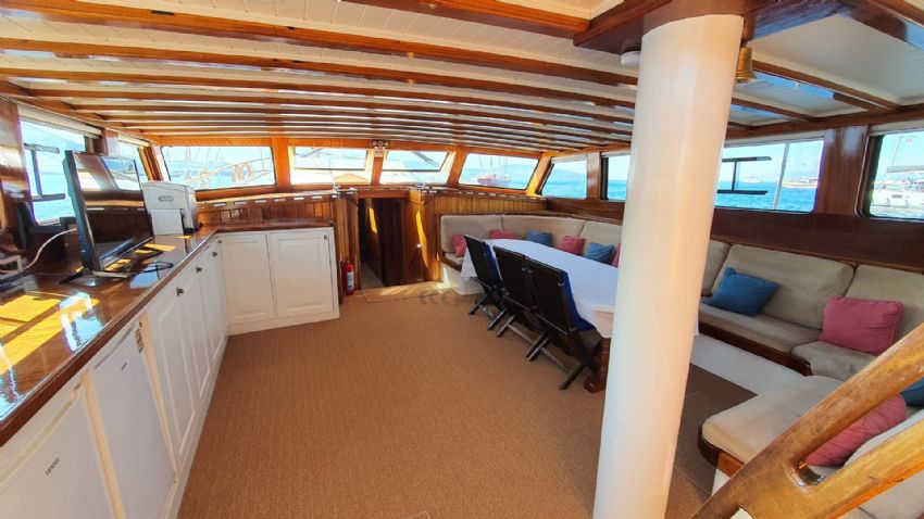 Halil Aga 1 Yacht, Lounge Seating, Entry