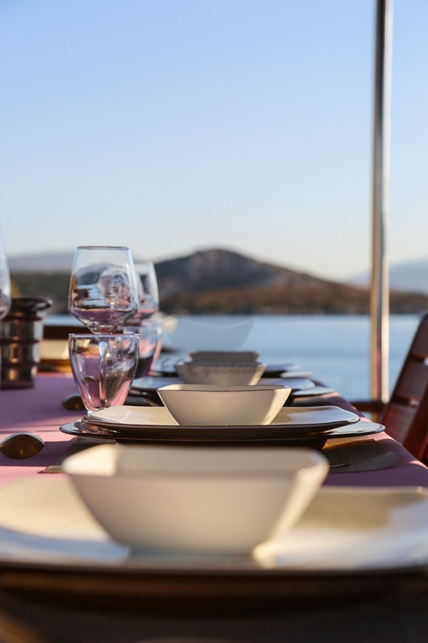 Arka Güverte & Yemek alanı