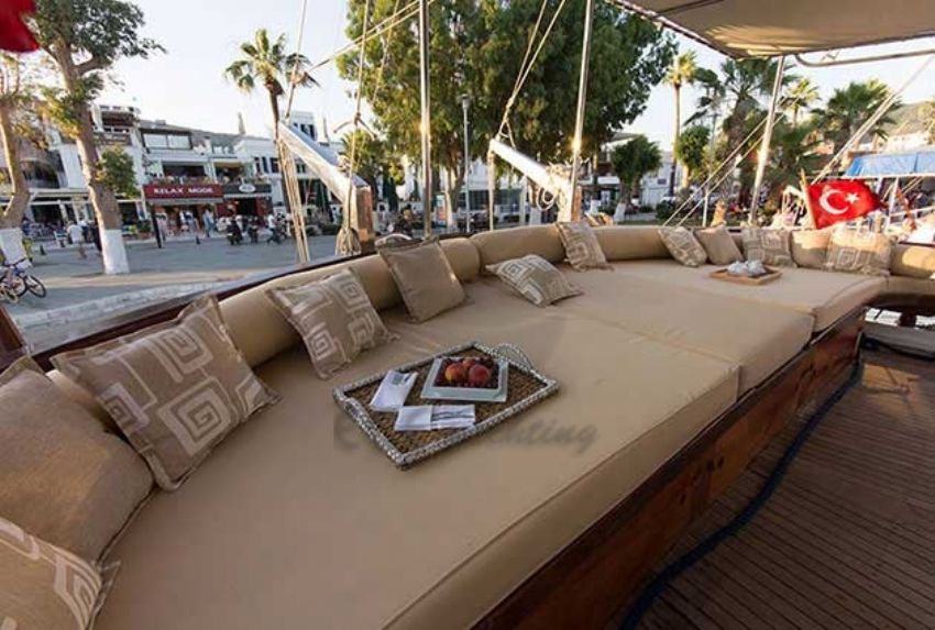 harmonia arka dış güverte oturma alanı