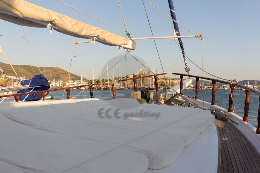 harmonia ön güverte güneşlenme alanı